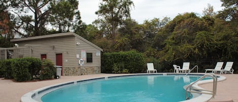 FAMILY FRIENDLY LAGOON POOL - FAMILY FRIENDLY LAGOON POOL