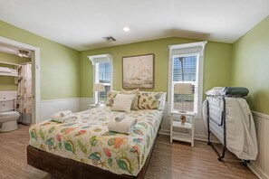 interior - Bedroom #2 with Queen bed & 2nd twin roll away