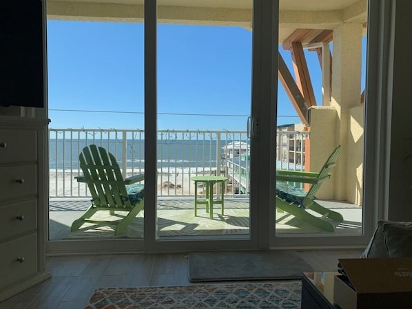 Ahhhhhh... this is what we love. Beach views, all day long. And then for sunset.