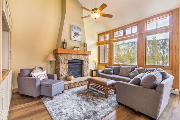 Living area featuring large gas fireplace and sweeping mountain views