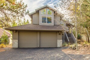 33 Tan Oak Lane