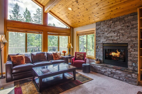 Living Room w/Gas Fireplace