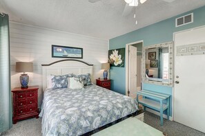 Queen Bedroom - Spread out and dream of the ocean in your queen-size sanctuary
