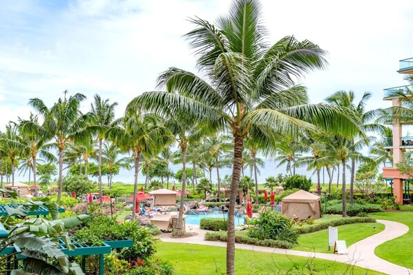 Wide span views of beautiful Honua Kai grounds!     HKK-209