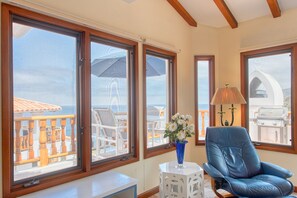 H1785 - Living Room with View