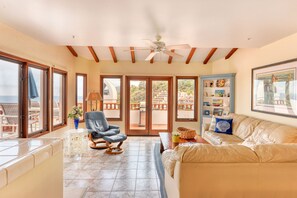 H1785 - Living Room with Outside View