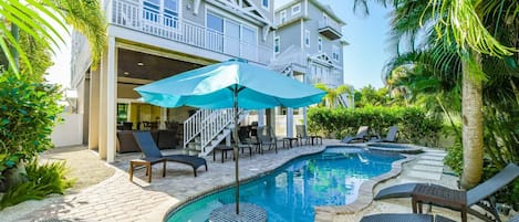 Pool, Spa, Sun shelf, Swim Up Bar, Lounge Chairs, Patio