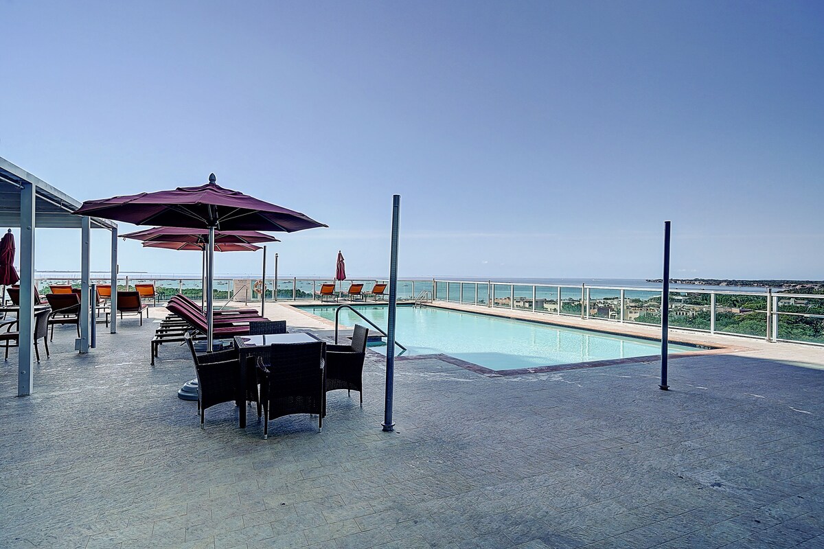 Coconut Grove: 10th Floor private unit -Parking Included