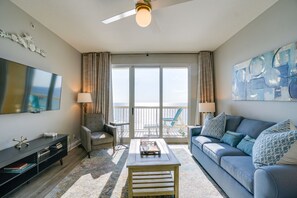 Living Area with Direct Beach and Gulf Views