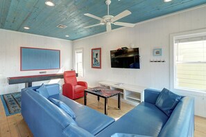 Living Area - Unwind in the living area - Your ultimate family and friends' space!
