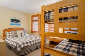 Den w/ twin bunk beds and double bed