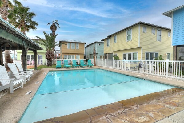 Community Pool - Inviting community pool for all ages