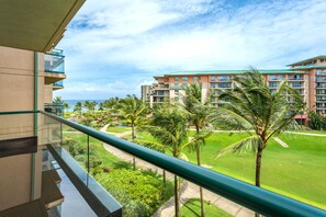 Serenity, sophistication, and spectacular views?all in one package HKH-442