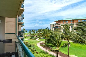 Green lawns, blue oceans, and sunny skies: the ultimate lifestyle trifecta HKH-442