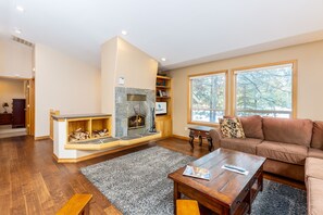 Living Room w/ Wood Fireplace and TV