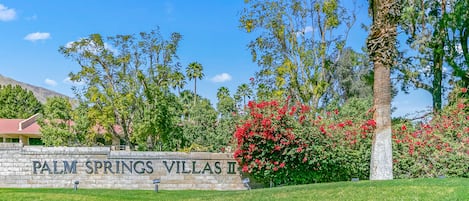 PS155 - PALM SPRINGS VILLAS II