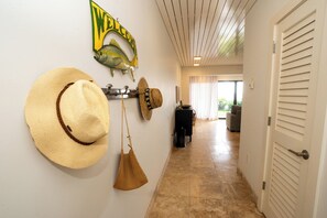 EMERALD HILL 1 BEDROOM 1 BATH