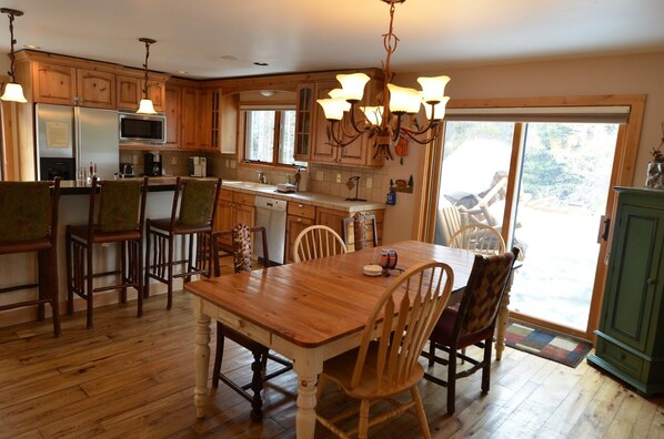 Dining Area - Large dining area to fit the entire party.