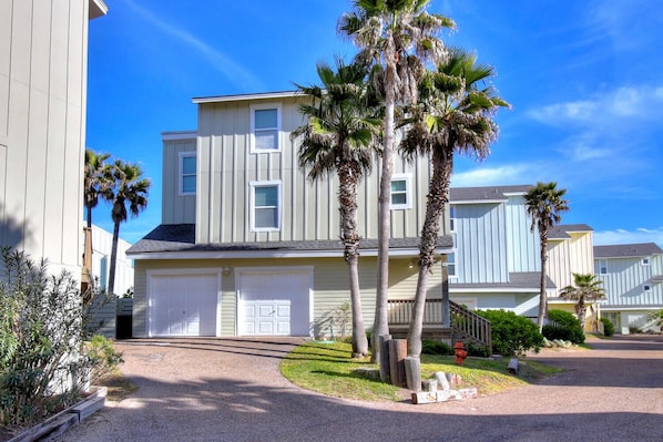 Outdoors - Road view of Beach Beauty 9LC!