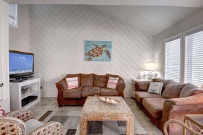 Living Area - Open and roomy!