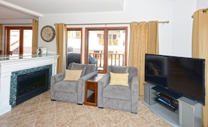 H1782 - Fireplace and TV.jpg