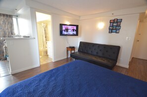 Flat screen Tv with free wifi