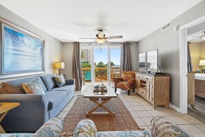 Living Area with Direct Beach and Gulf Views