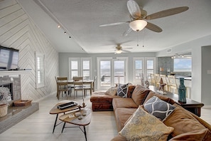 Open living room with views - Bright and airy living space with natural light and views