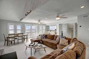 Open living room with views - Spacious and cozy living room perfect for relaxation