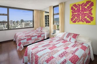 Luxury One Bedroom For Vacation Lovers! Free Parking! & Free WiFi!!