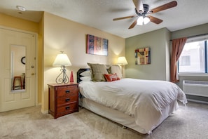 Sleeping Area | Queen Bed | Cable TV | Central A/C & Heating