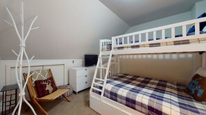 Third bedroom w/ twin over double bunk and cable TV *bunk bed only suitable for children*
