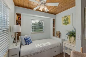 Single Bed in Main Bedroom