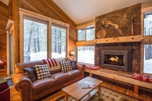 Living Room w/ Gas Fireplace