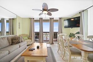 Living Area with Direct Beach and Gulf Views