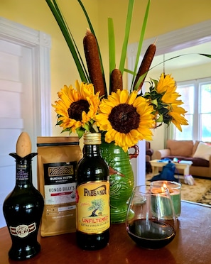 Enjoy this Kitchen and Island,
The Sunflower Cottage has a relaxing vibe!