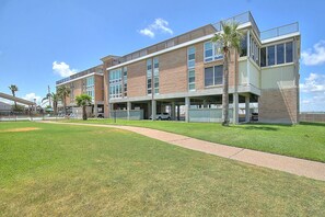 Channel View Condominiums - Fully equipped condo for a carefree stay