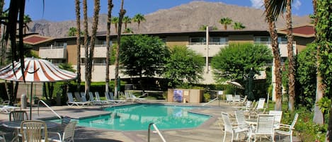 Oranj Palm Vacation Rental Condos - Downtown Palm Springs - The Biarritz 01.JPG