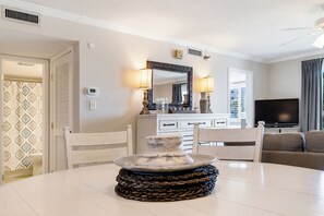 The Islander 117 Dining Room Decor Picture Vacation Rental Desti