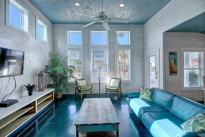 Living Area - Ocean Vibes: Embrace Relaxation with Blue Hues throughout Blue Hawaiian VW97