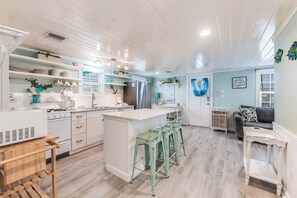 Kitchen - This kitchen is designed for delightful meal preparation during your getaway