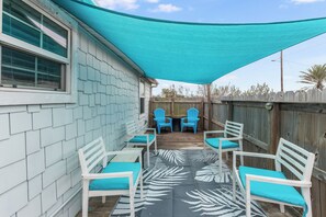 Outdoors - Covered patio seating