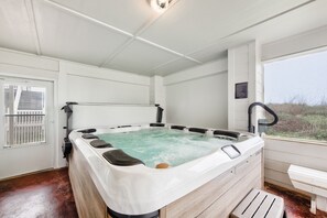 Hot tub - Brand new hot tub!