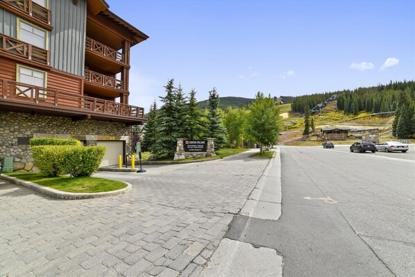 Tucker Mountain Lodge Exterior