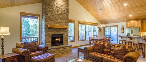 Living Room w/Gas Fireplace