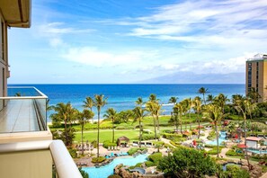 Stunning horizon ocean from the balcony HKH-648