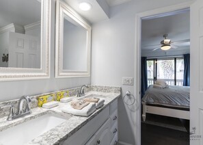 33 Tanglewood - Upstairs Bathroom