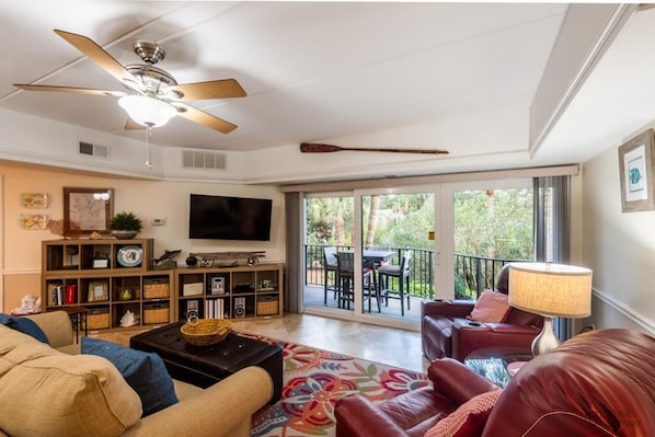 123 Forest Beach Villas - Living Room