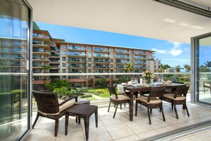 The perfect setting for golden hour gatherings HKK-343