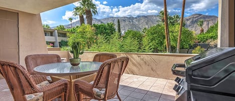 K1051 - 03 - Front Patio Mountain View RS.jpg